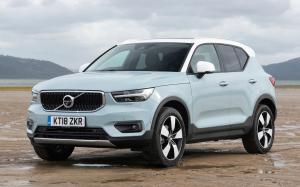 Volvo XC40 T3 Momentum 2018 года (UK)